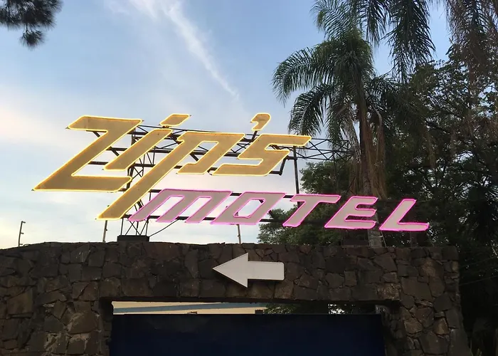 Zip\'S Motel